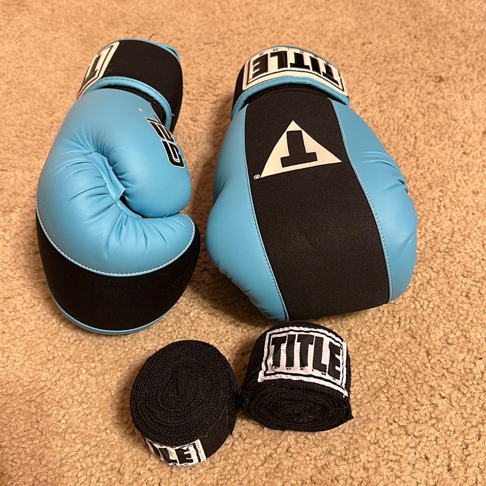 Blue Title Boxing Gloves And Wrist Wraps Gem